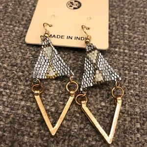 ❄️3/$20❄️ Chainmail and Gold Triangle Earrings by KBI